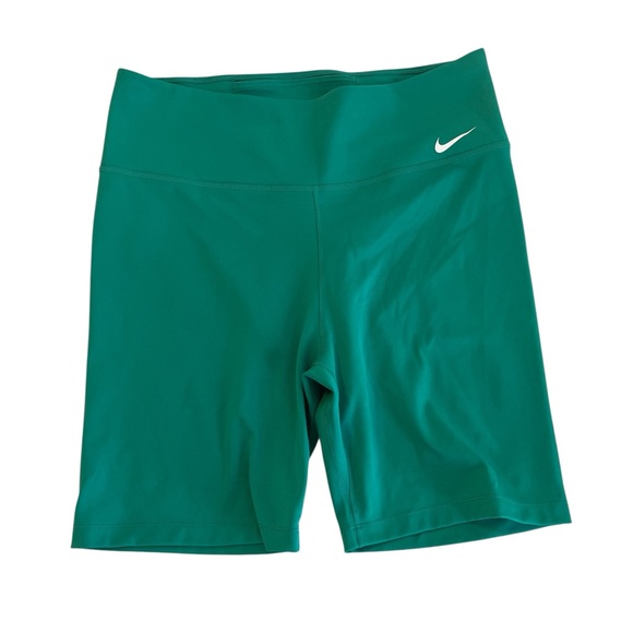 Women’s Nike biker shorts - Picture 1 of 3